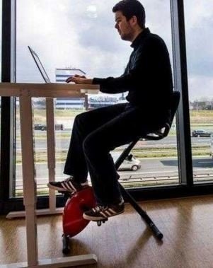 256945629 Deskbike