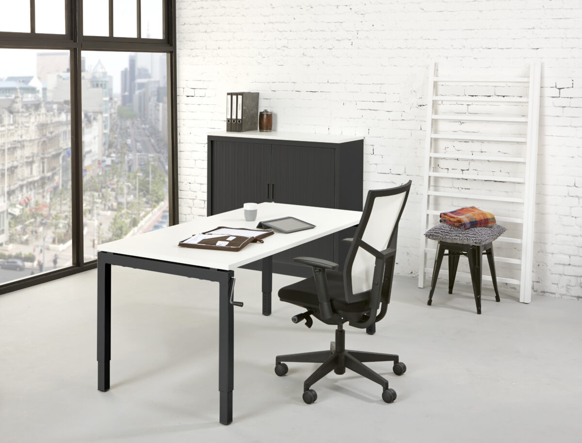 Bladkleur-Wit-Onderstel-Zwart-Slingerbureau Luxe Slinger Bureau | 160x80cm | NEN-EN527