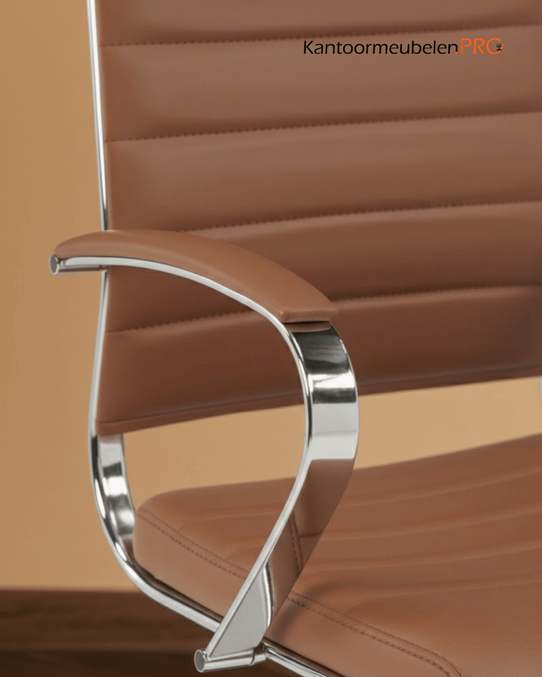 een-zoom-in-van-de-details-van-van-de-rugleuning-van-de-zwarte-mesh-op-deze-stoel-2 Vergaderstoel Design